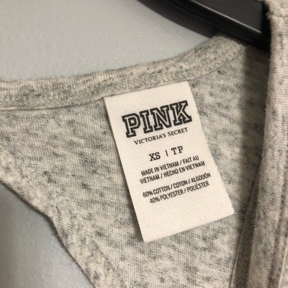 XS pink workout top with open back 💕 - Picture 3 of 4